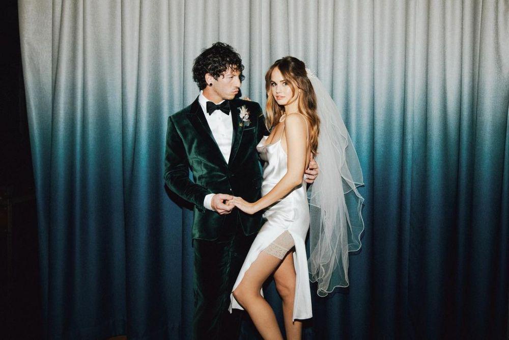 9 Fakta Perjalanan Cinta Debby Ryan dan Josh Dun, Mesra Banget!