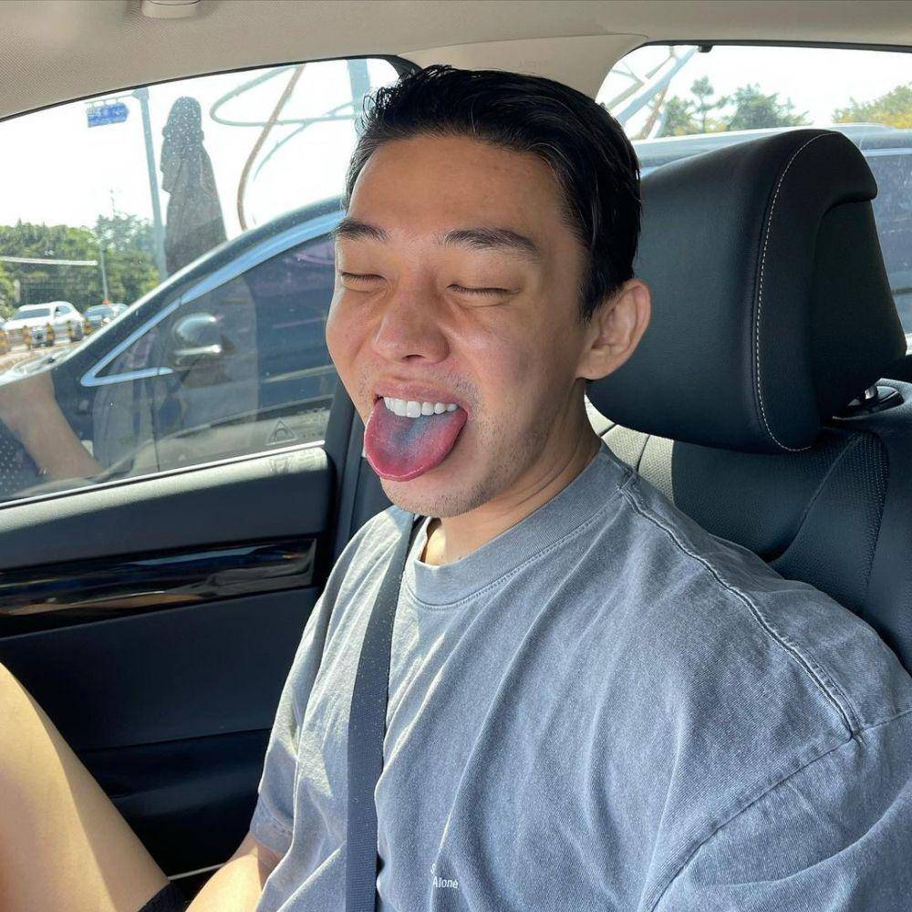 Yoo Ah In  (instagram.com/hongsick)