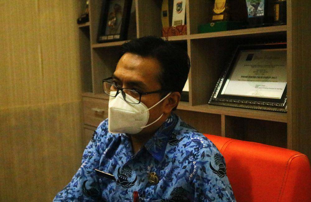 Kadiskopindag Kota Malang, Muhammad Sailendra saat memberi keterangan terkait kenaikan harga minyak goreng. IDN Times/Alfi Ramadana