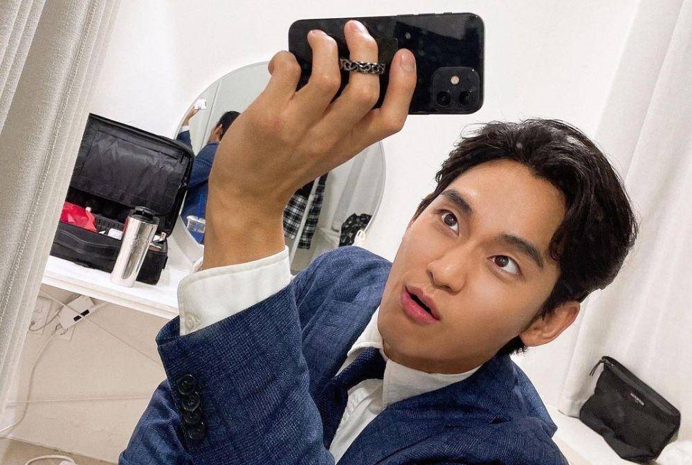 Kim Soo Hyun  (instagram.com/soohyun_k216)