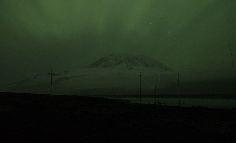 potret Aurora Australis di gunung berapi Big Ben (flickr.com/laikolosse)