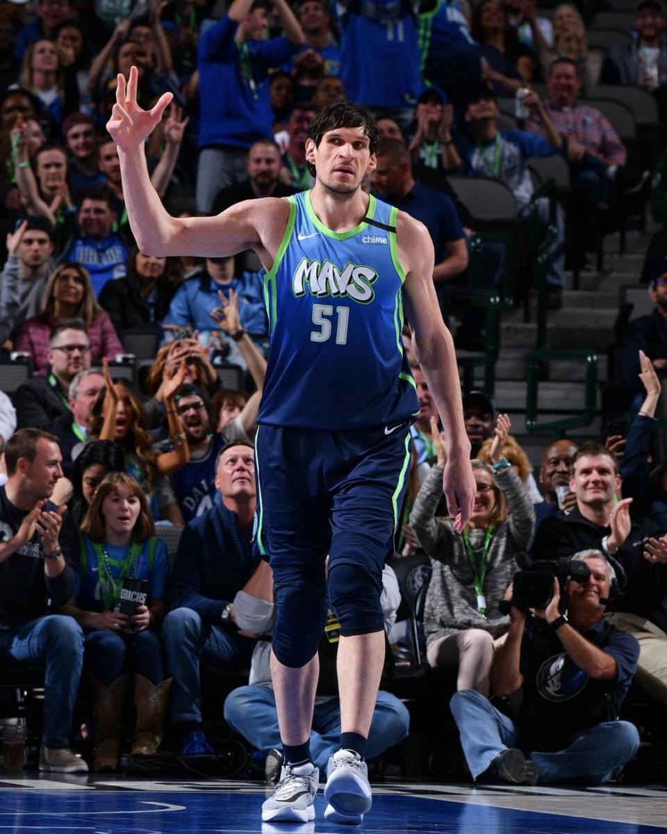 Boban Marjanovic (https://www.instagram.com/boban)