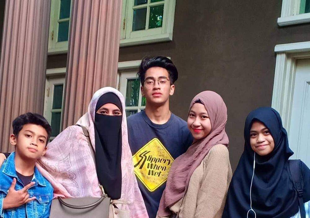 Pipik Dian Irawati dan buah hati (instagram.com/abidzar73)