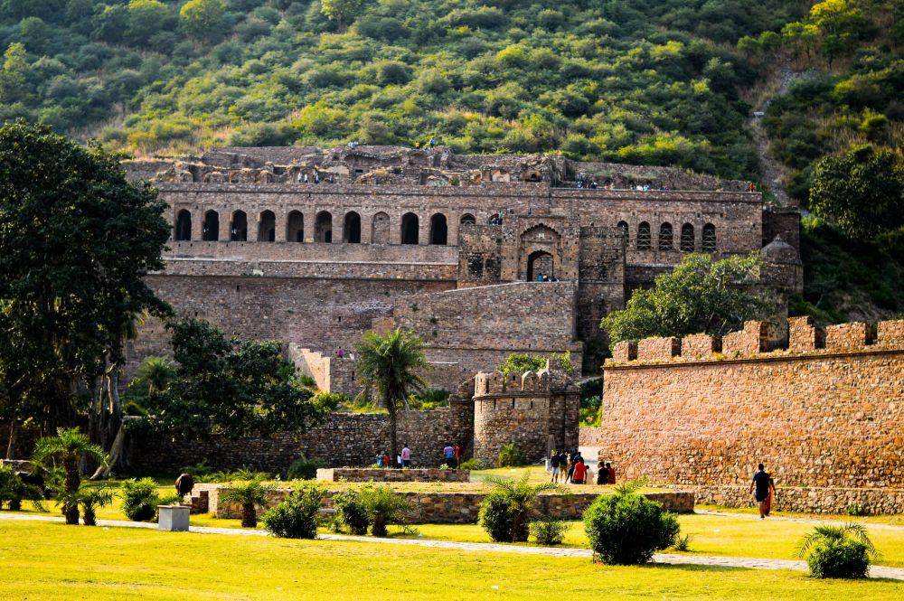 Bhangarh Fort, India (unsplash.com/Deepak Kosta)