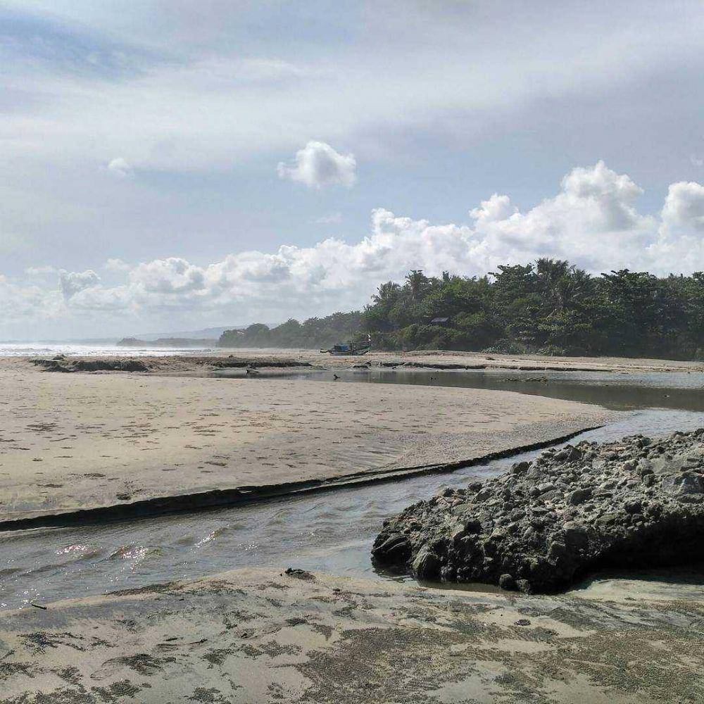 pantai manalusu (instagram.com/rf.aliyah)