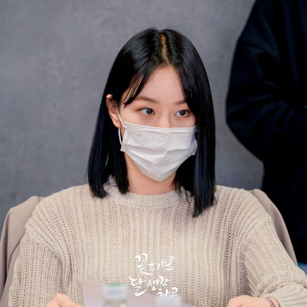 potret pembacaan naskah When Flowers Bloom, I Think of the Moon (instagram.com/kbsdrama)