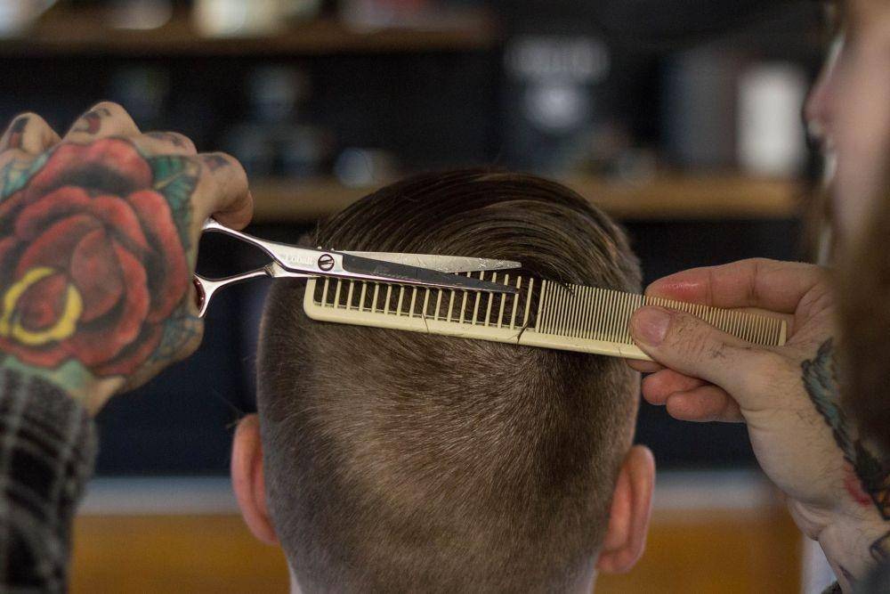 Ilustrasi potong rambut (unsplash.com/Jonathan Cooper)