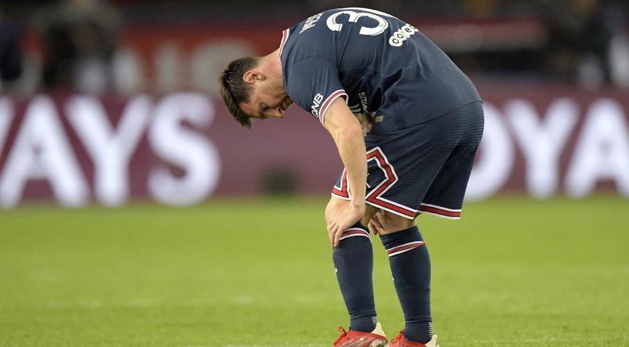 potret Lionel Messi menderita cedera (supersport.com)