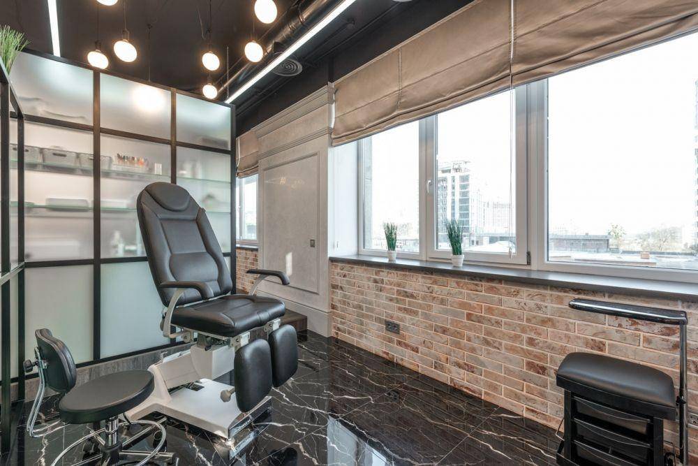 tempat manicure dan pedicure (pexels.com/Max Vakhtbovych)