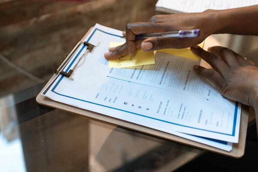7 Hal yang Tidak Perlu Ada di CV Lamaran Kerjamu, Hapus Aja