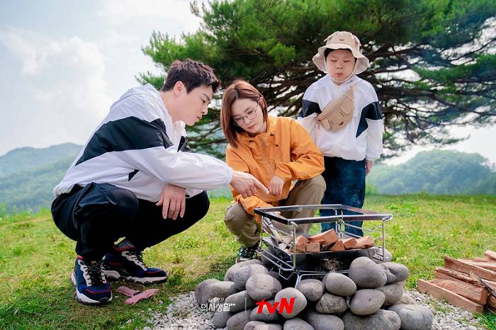 Jo Jung Seok, Jeon Mi Do, dan Kim Jun di Sanneomi Farm Pyeongchang (instagram.com/tvn_drama)