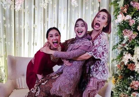 Aliza Putri di siraman Ria Ricis, Selasa (09/11/2021) (instagram.com/alizaputri123)