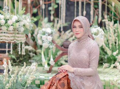 Nidya Putri di siraman Ria Ricis, Selasa (09/11/2021) (instagram.com/alizaputri123)