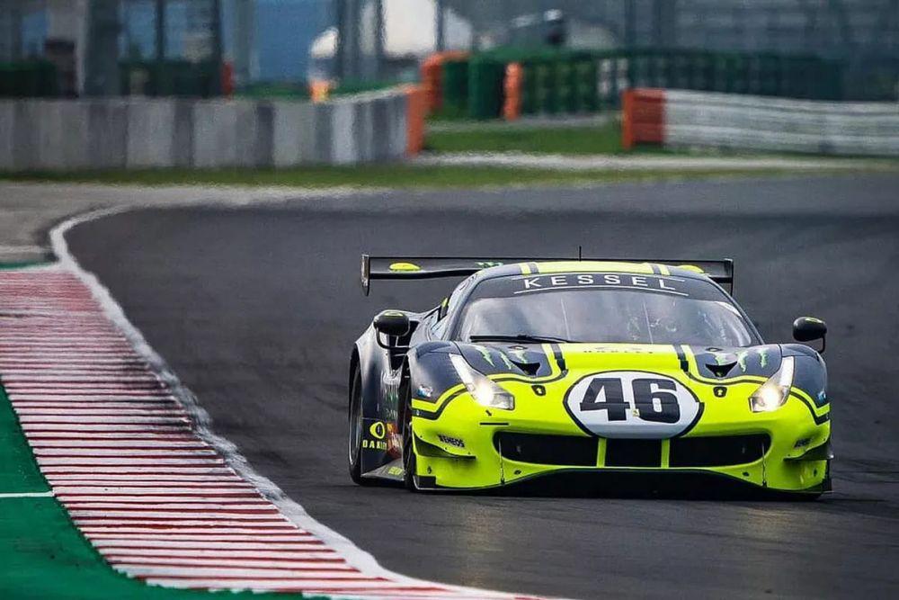 Valentino Rossi bisa menaklukkan mobil balap. (autosport.com)