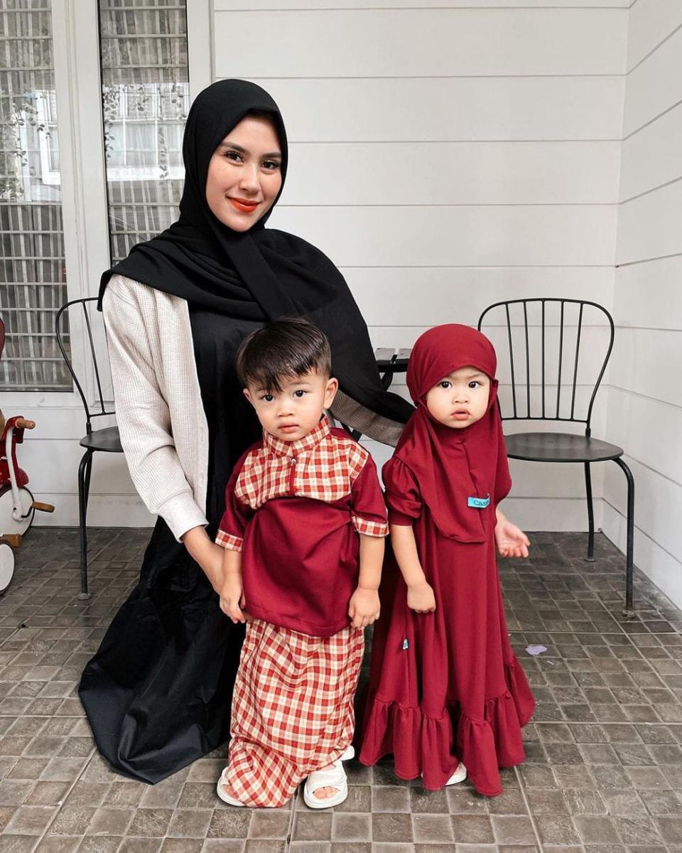 Syahnaz Sadiqah dan buah hati (instagram.com/syahnazs)