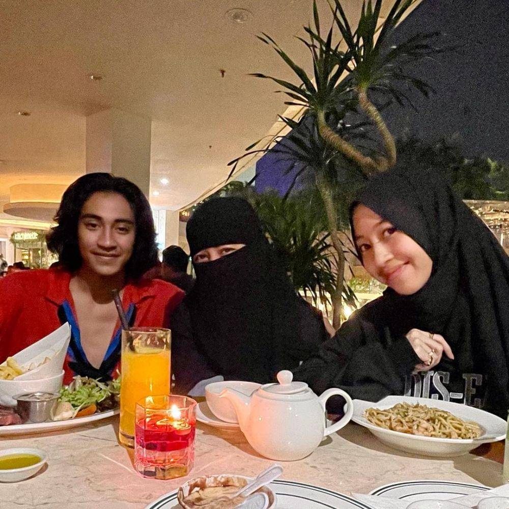 Pipik Dian Irawati dan buah hati (instagram.com/_ummi_pipik_)