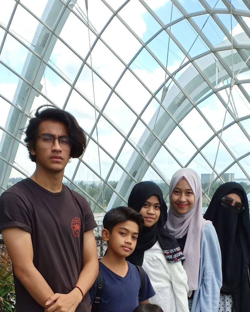 Pipik Dian Irawati dan buah hati (instagram.com/_ummi_pipik_)