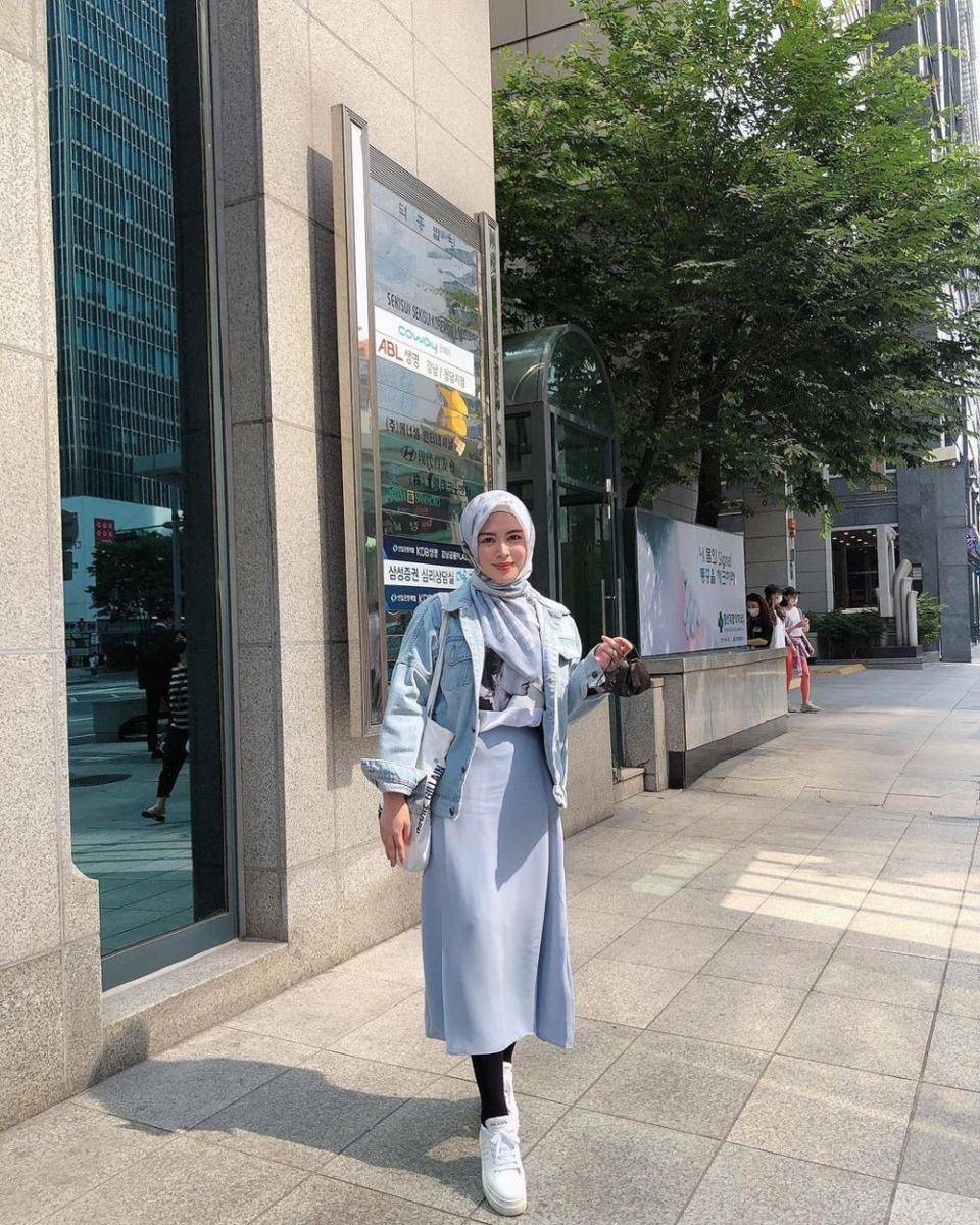 Outfit Ayana Moon. (instagram.com/xolovelyayana)
