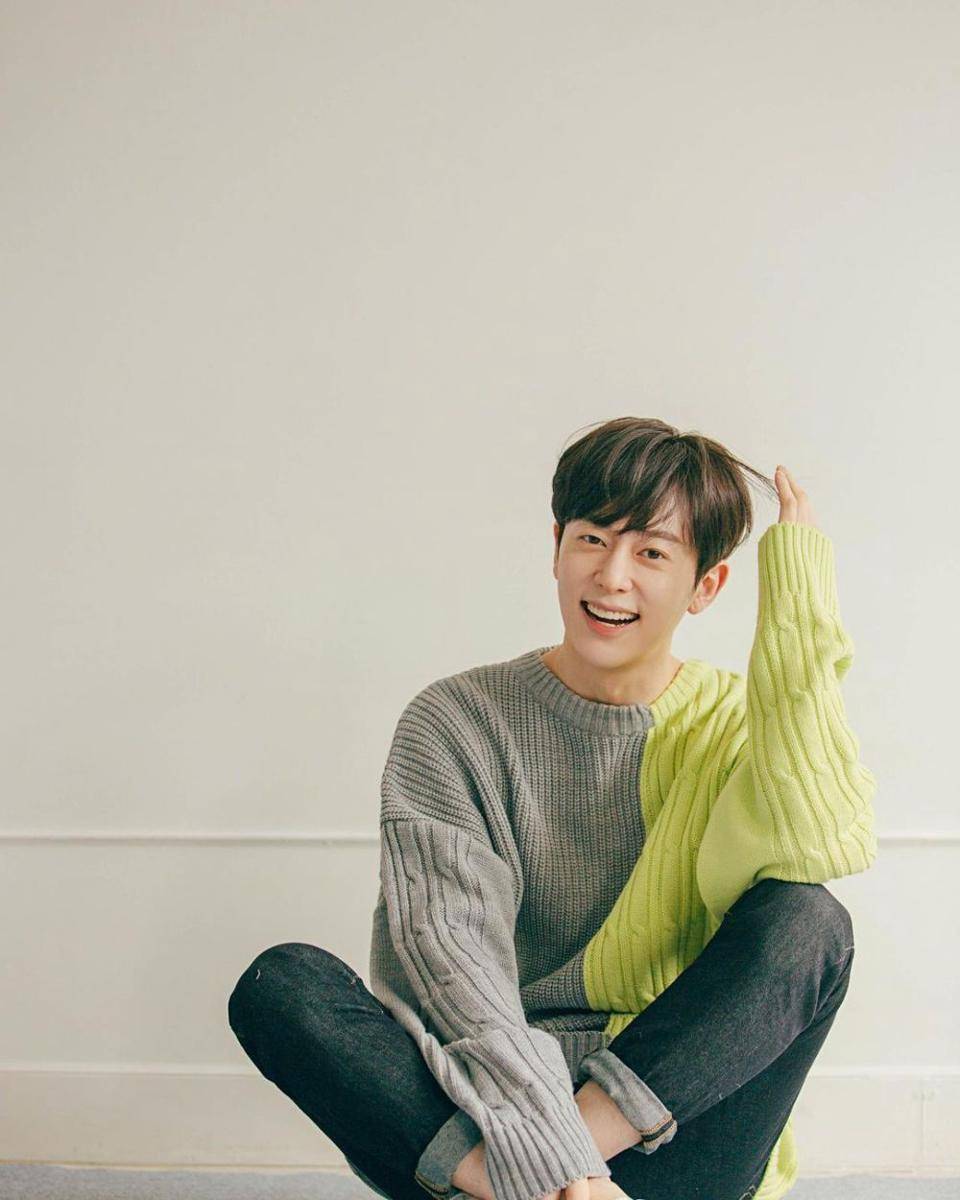 Gaya busana Donghyun (instagram.com/boy_e.black)