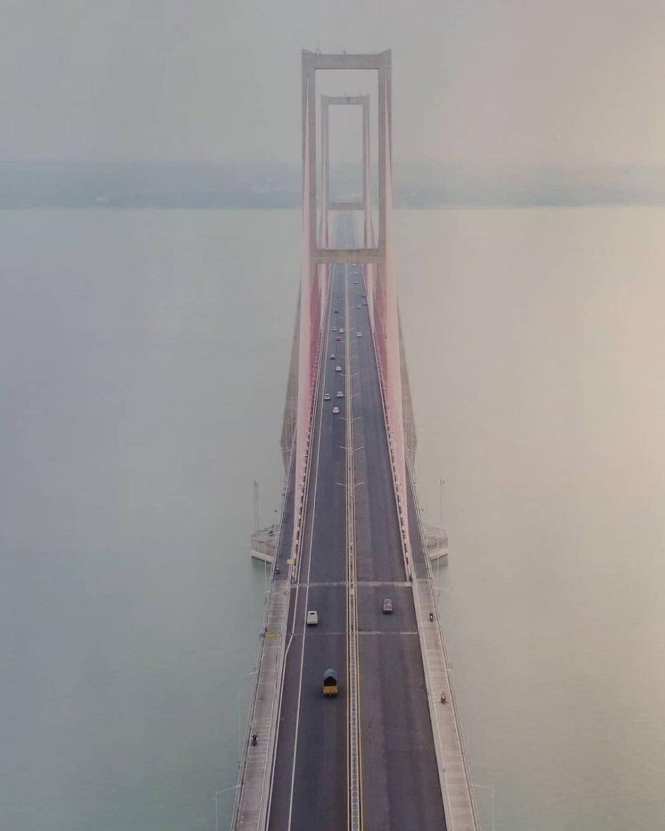 Jembatan Suramadu (instagram.com/kurniawan_dony)