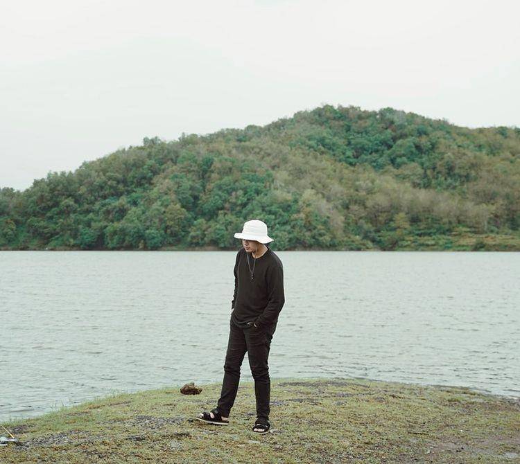 Ide outfit ala Umay Shahab (instagram.com/umayshahab)