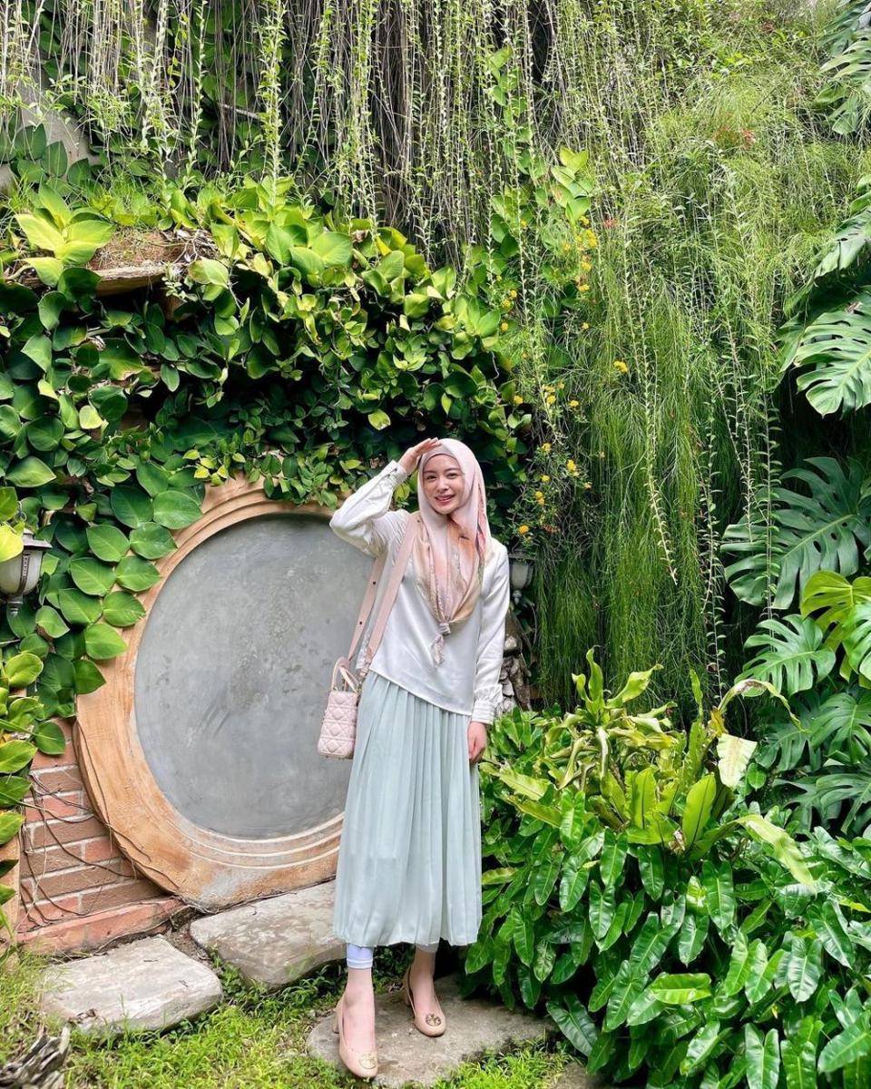 Outfit Ayana Moon. (instagram.com/xolovelyayana)