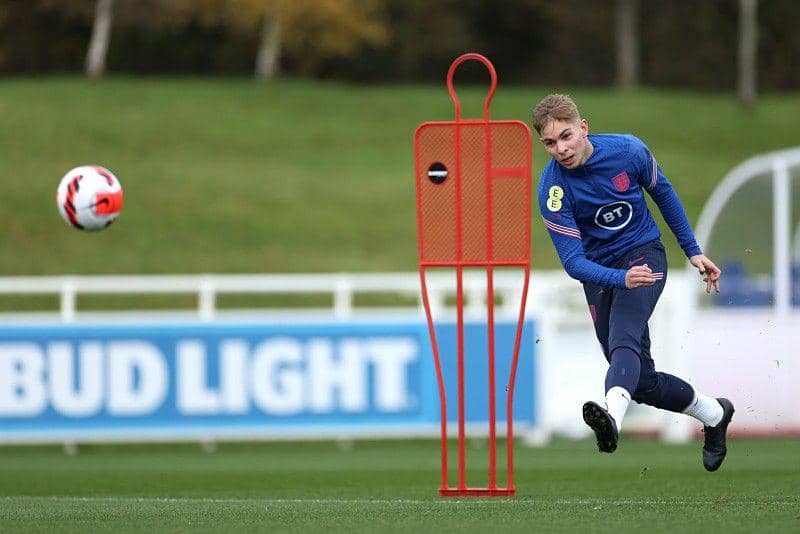 potret Emile Smith-Rowe bersama timnas Inggris (twitter.com/England)