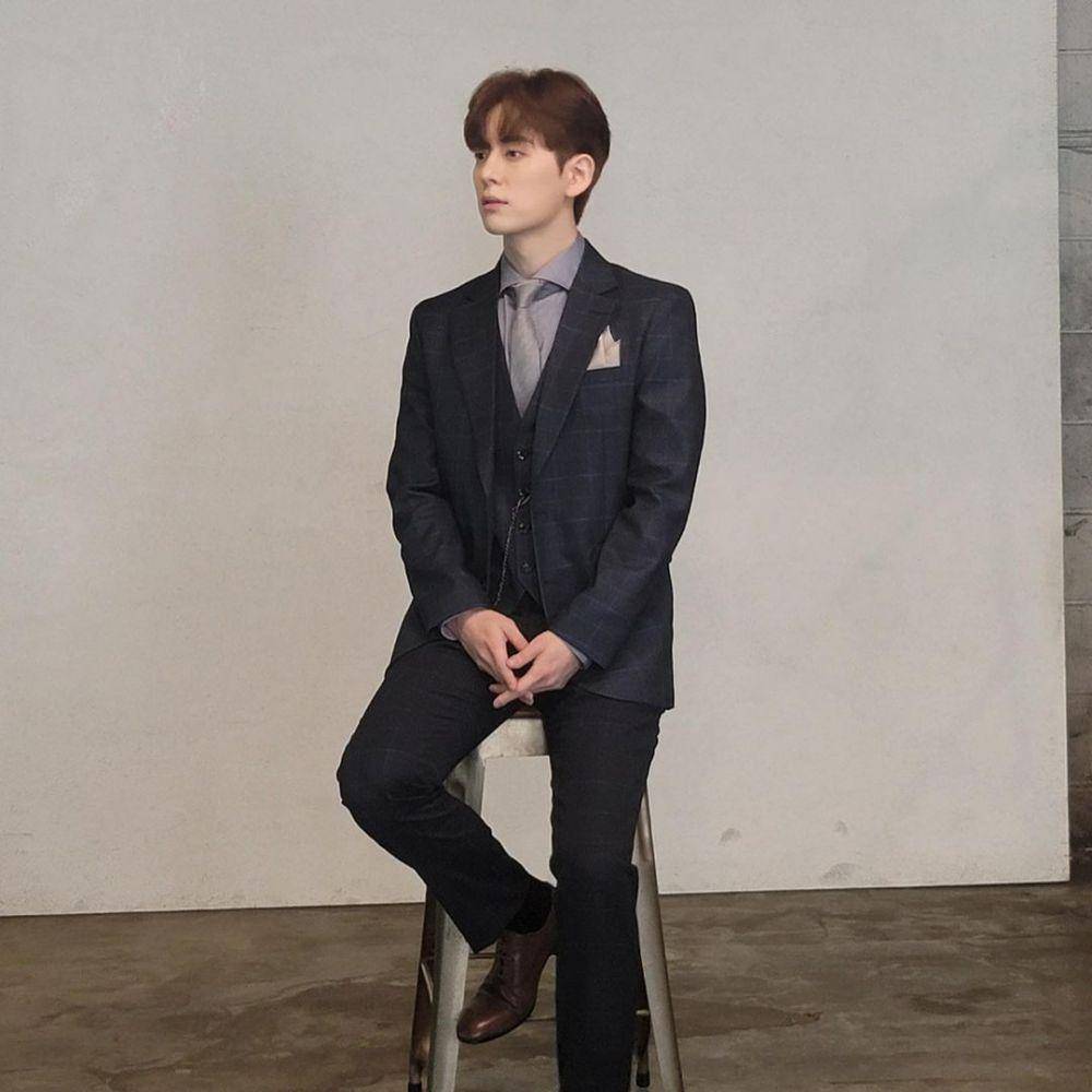 Gaya busana Donghyun (instagram.com/boy_e.black)