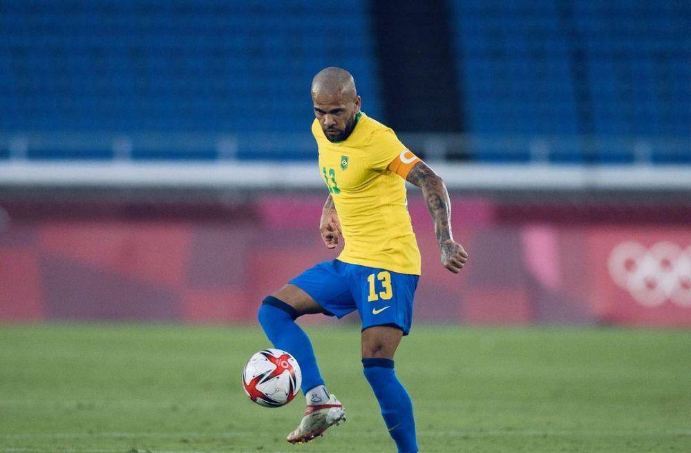 Daniel Alves saat membela timnas Brazil. (instagram.com/danialves)