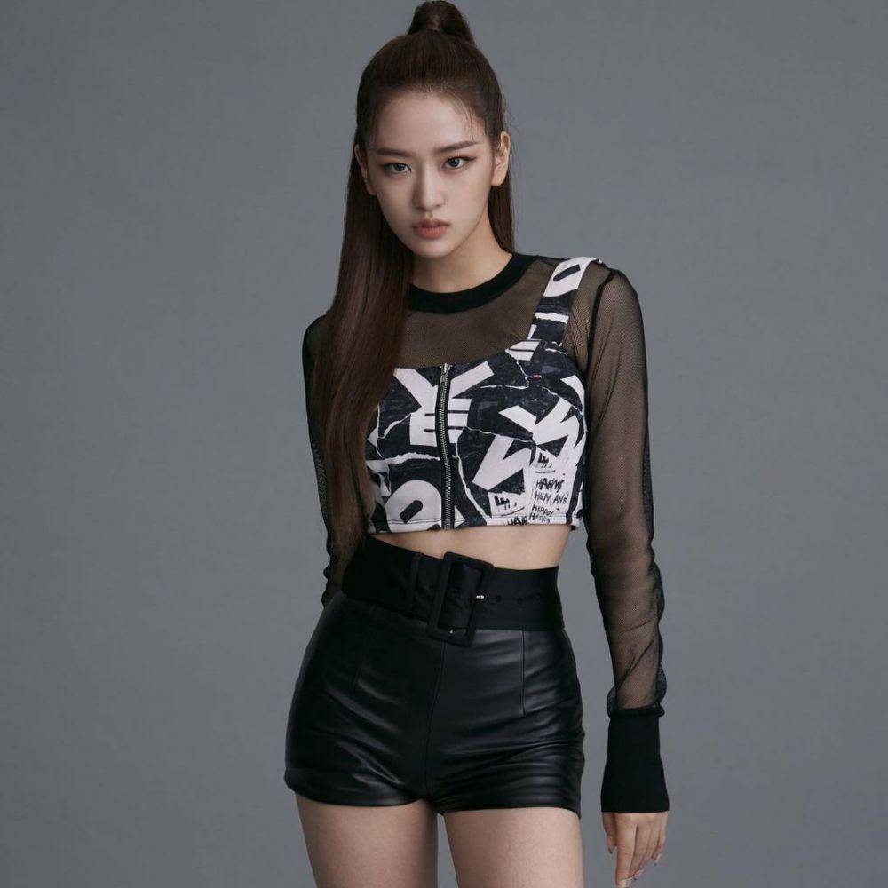 Yujin member gilband IVE (instagram.com/ivestarships)