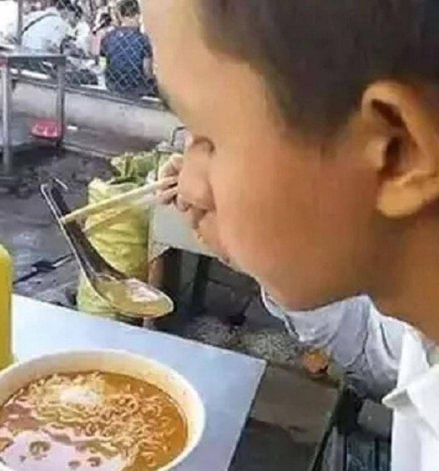 potret pengganti sendok (instagram.com/duhreceh.id)