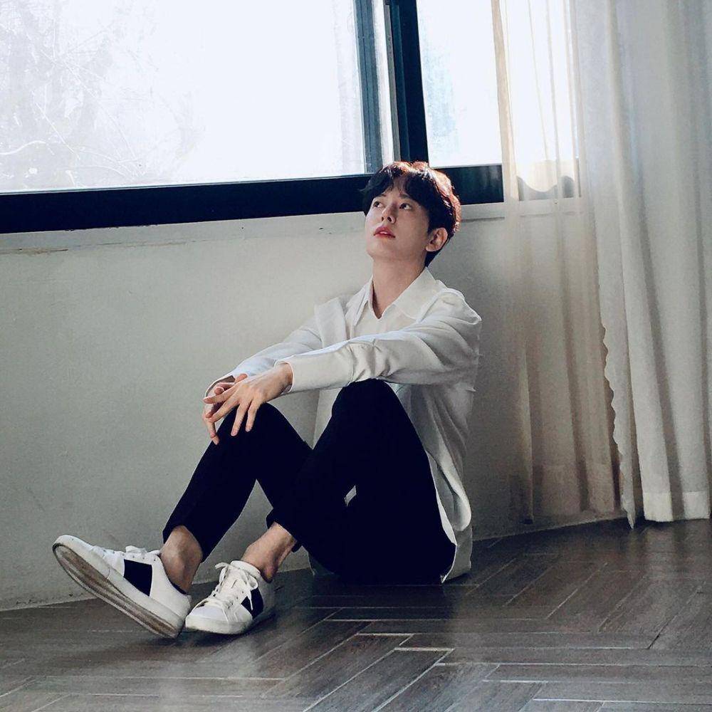 Gaya busana Donghyun (instagram.com/boy_e.black)