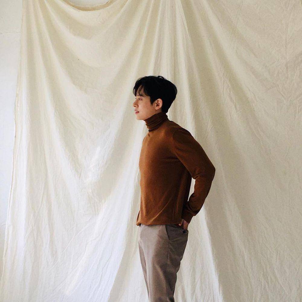 Gaya busana Donghyun (instagram.com/boy_e.black)