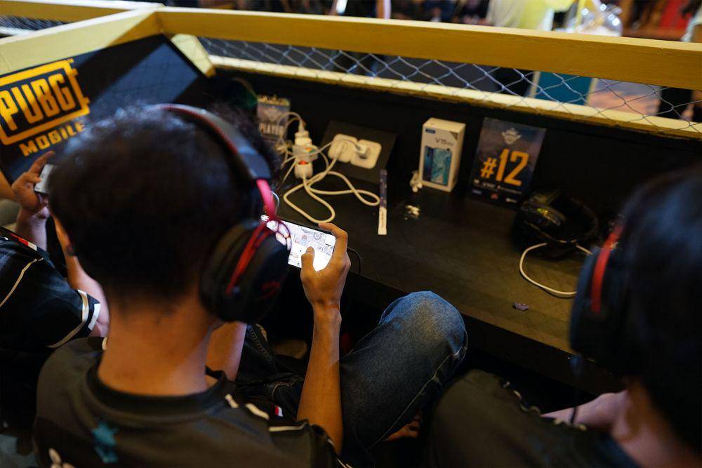 Ilustrasi sedang bermain game. (vivoclub.id)