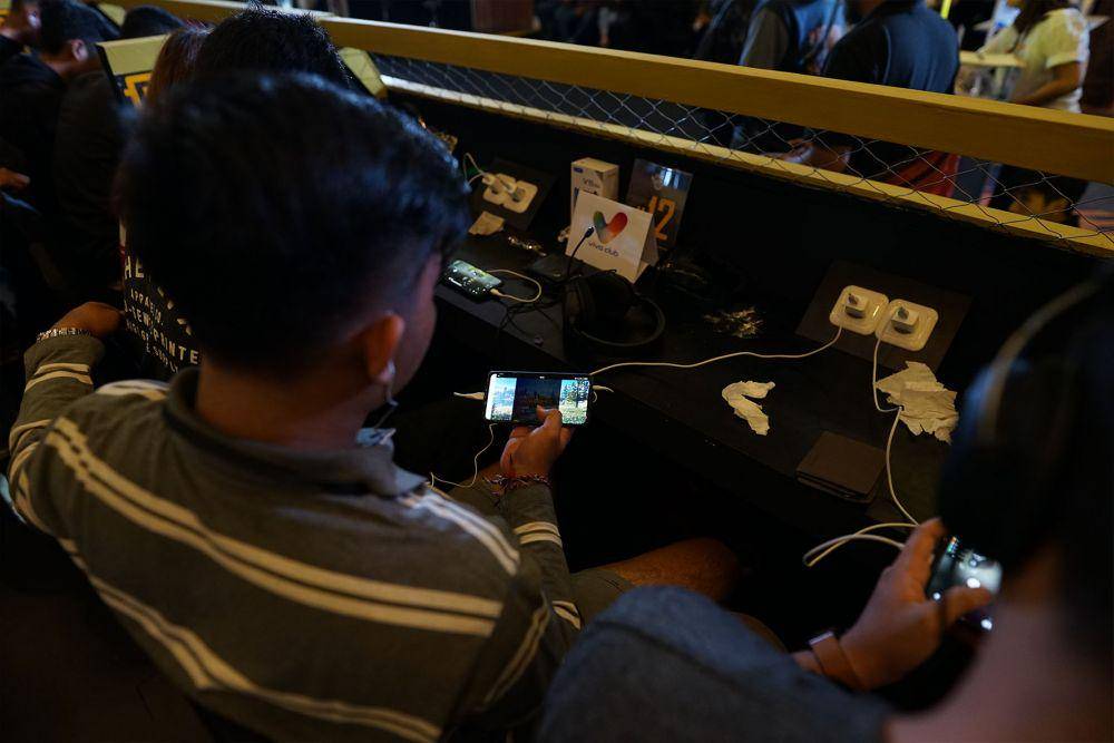 Ilustrasi sedang bermain game. (vivoclub.id)