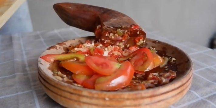 Ilustrasi membuat sambal tempong (youtube.com/jessicaelsha)