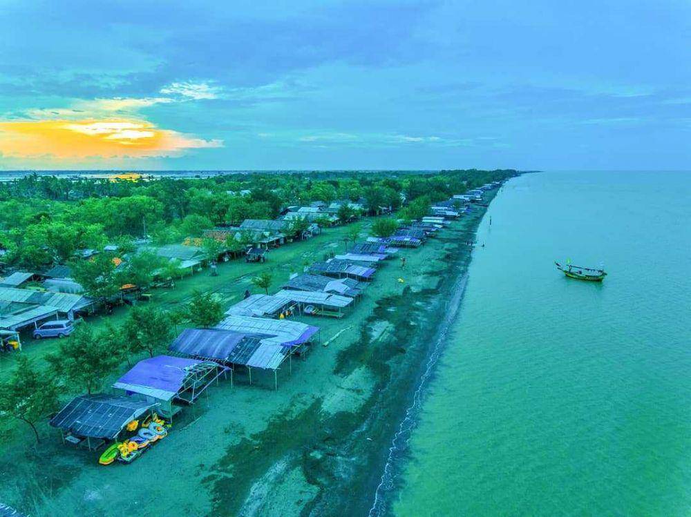 pantai tanjung pakis (instagram.com/wicaksonomuhammad)