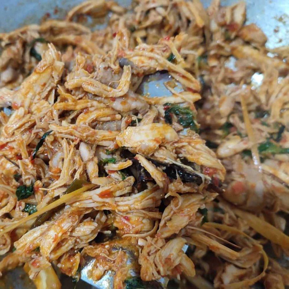ilustrasi tumis ayam suwir pedas manis (instagram.com/masakan_q)