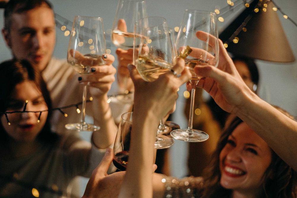 Ilustrasi alkohol pada pesta (Pexels/cottonbro)
