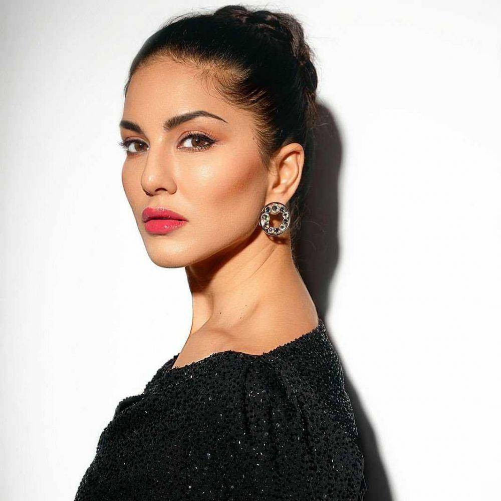 Sunny Leone (instagram.com/sunnyleone)