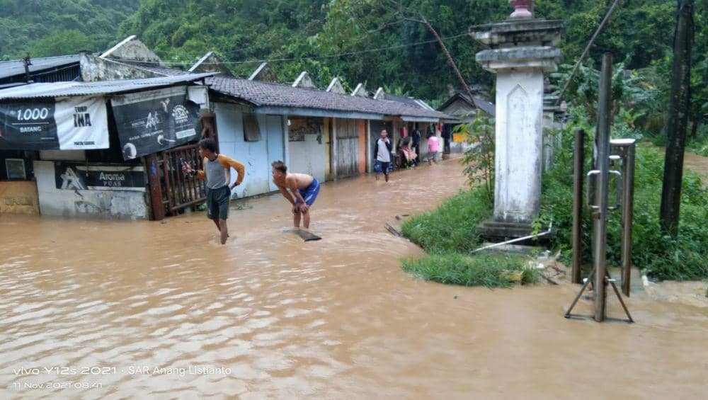 Kawasan Pelabuhan Sadeng tergenang air akibat banjir kiriman.(doc.Sar Satlinmas Wilayah 1 Gunungkidul)