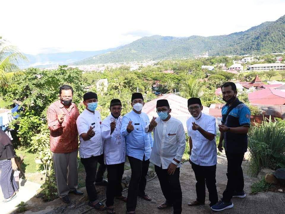 Wali Kota Padang Hendri Septa mengunjungi Bukit Matoa. (Dok. Padang)