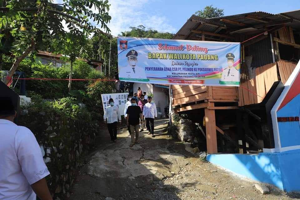 Wali Kota Padang Hendri Septa mengunjungi Bukit Matoa. (Dok. Padang)
