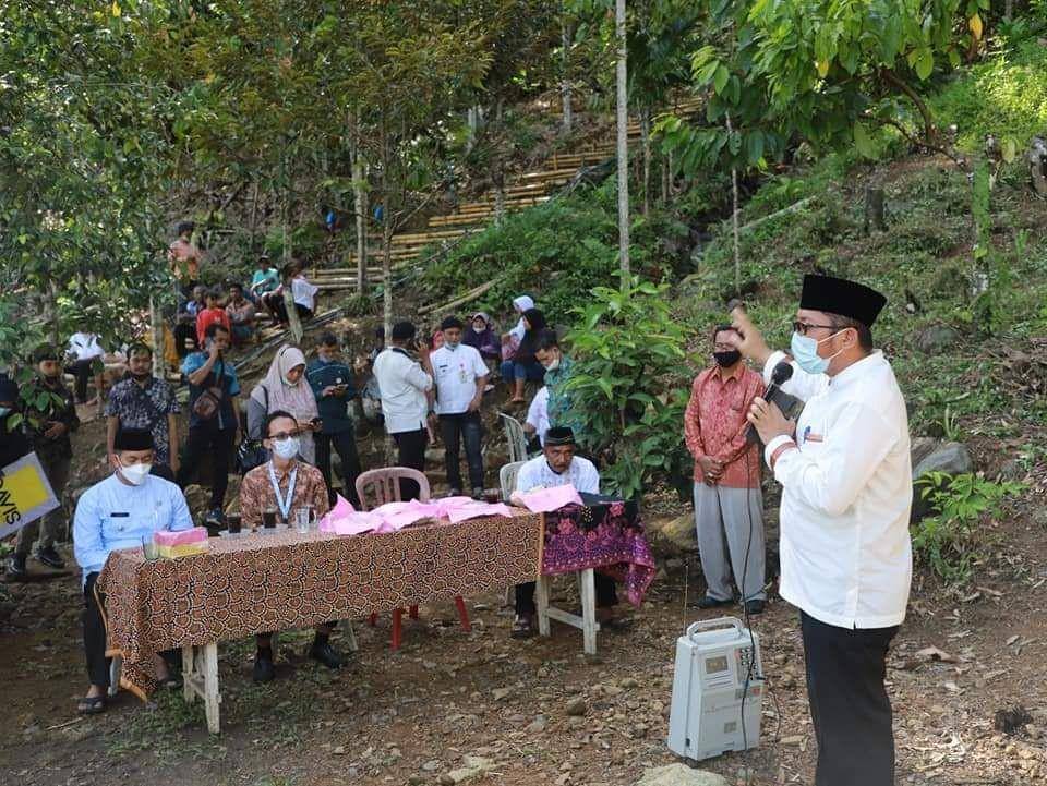 Wali Kota Padang Hendri Septa mengunjungi Bukit Matoa. (Dok. Padang)