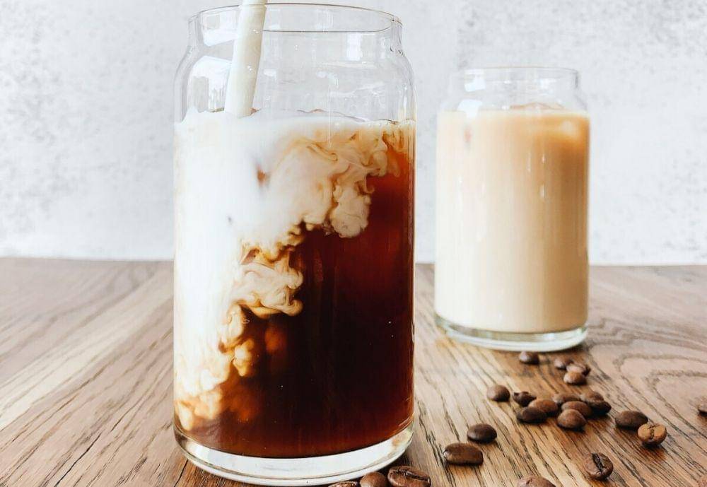 ilustrasi minuman populer asia dari susu (unsplash.com/Irene Kredenets)