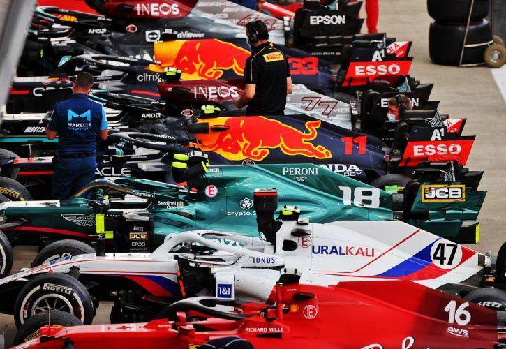 Mobil-mobil Formula 1 terparkir dalam kondisi parc ferme (f1i.com)