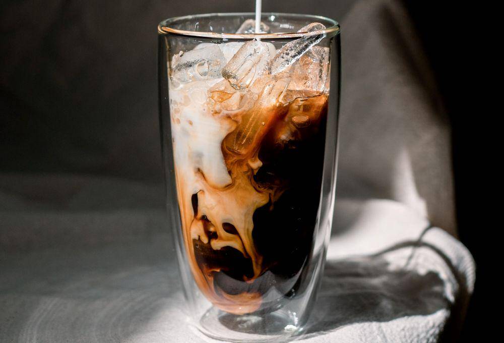ilustrasi apple cinnamon latte (unsplash.com/pariwat pannium)