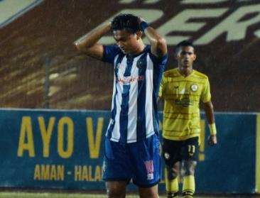 PSPS tumbang dari KS Tiga Naga, Kamis (11/11/2021). (instagram/pspsriau)
