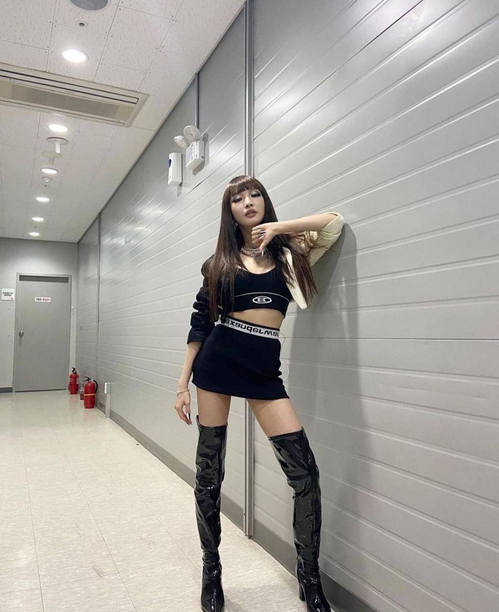 Chungha (instagram.com/chungha_official)