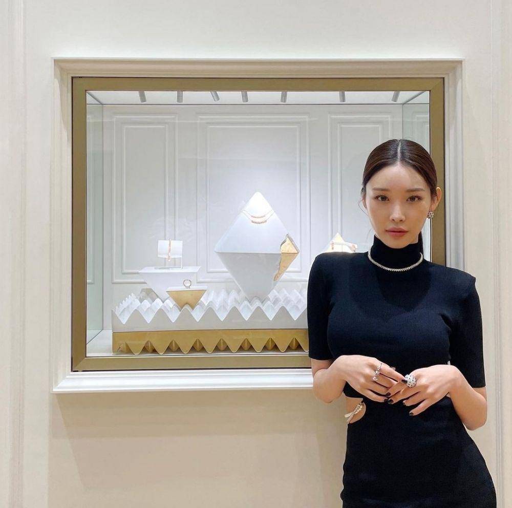 Chungha (instagram.com/chungha_official)